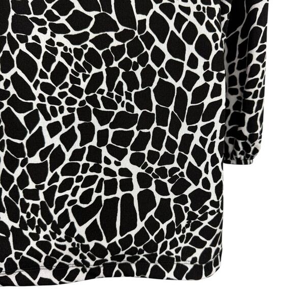 Chicos Travelers Womens Slinky Liquid Knit Animal Print Long Sleeve Top sz 1 / M - Picture 11 of 16